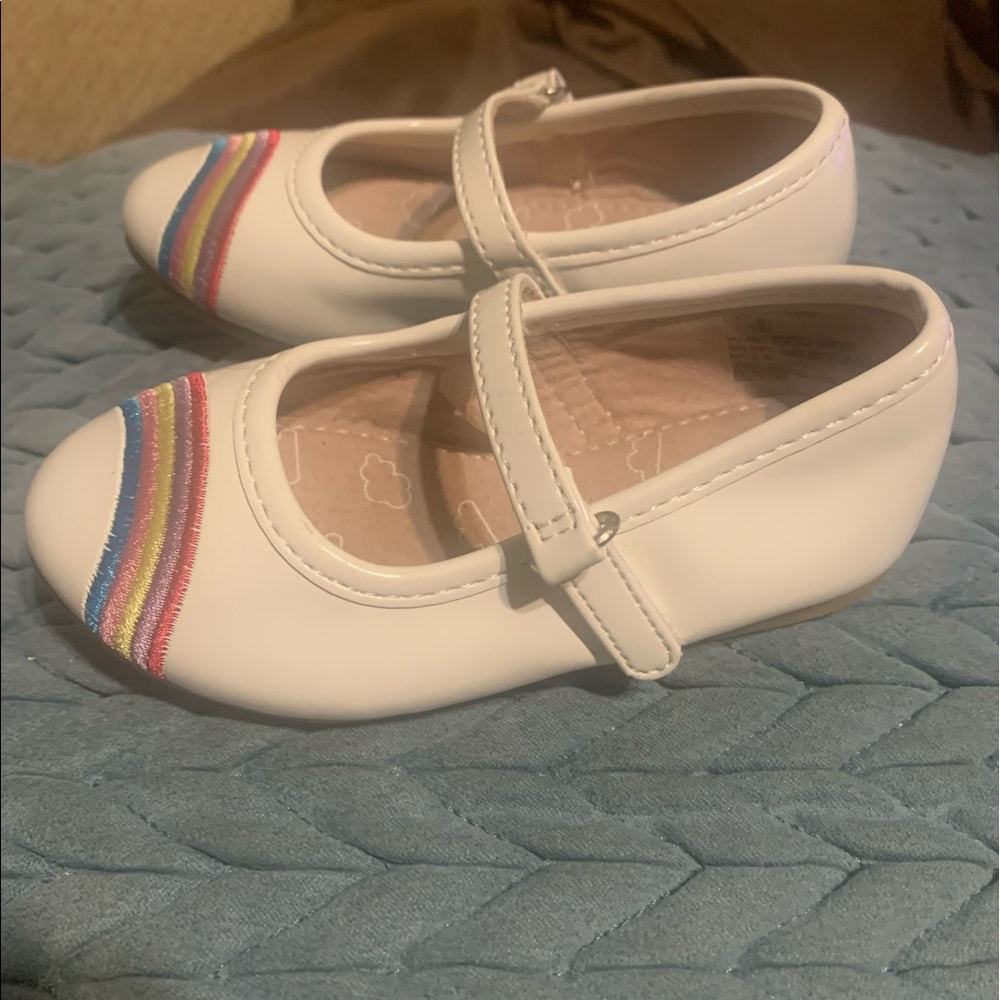 Self Esteem toddler girls white shoes with rainbow across toes. Size 6